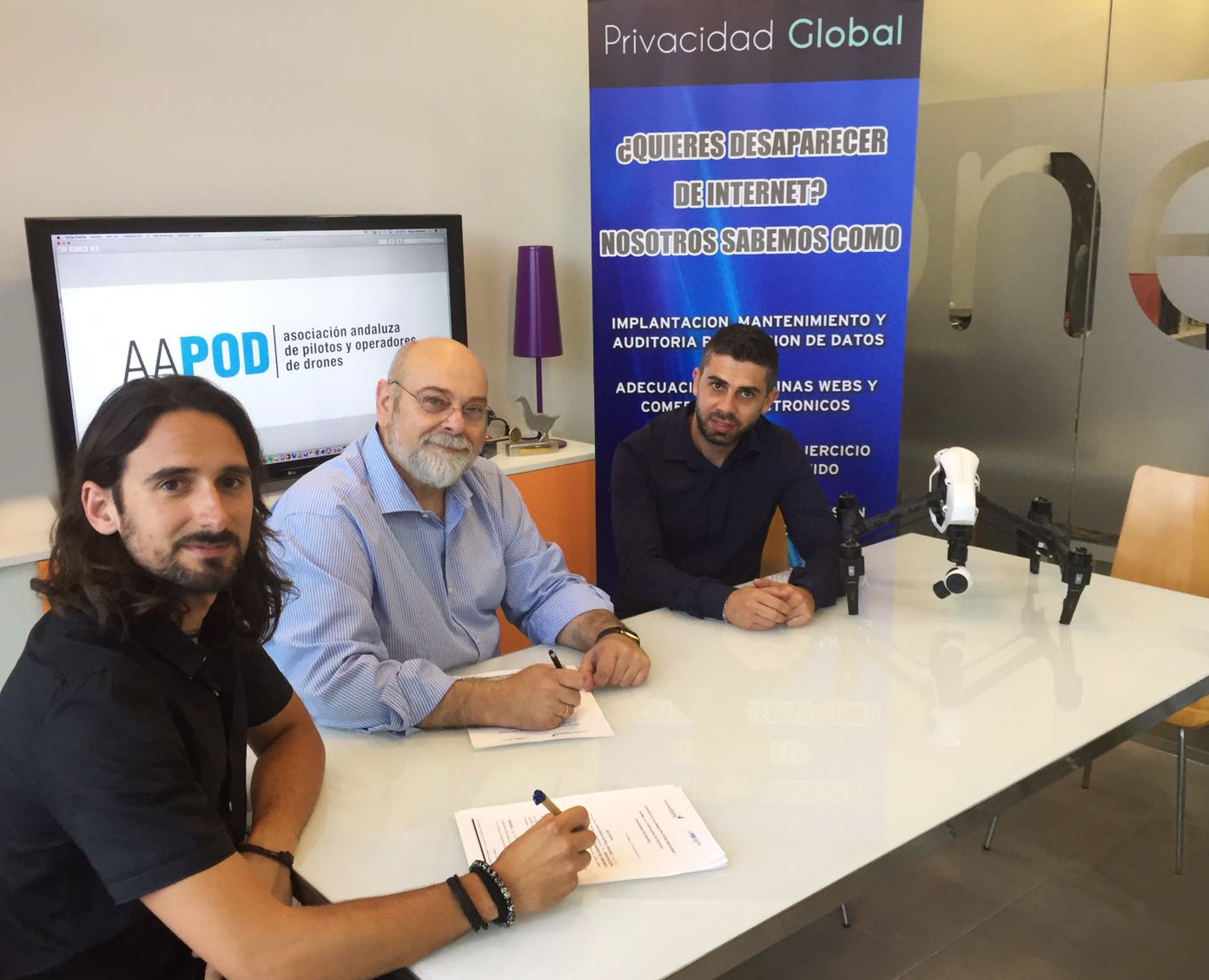 Firma de Convenio con Asociación Andaluza de Pilotos y Operadores de Drones